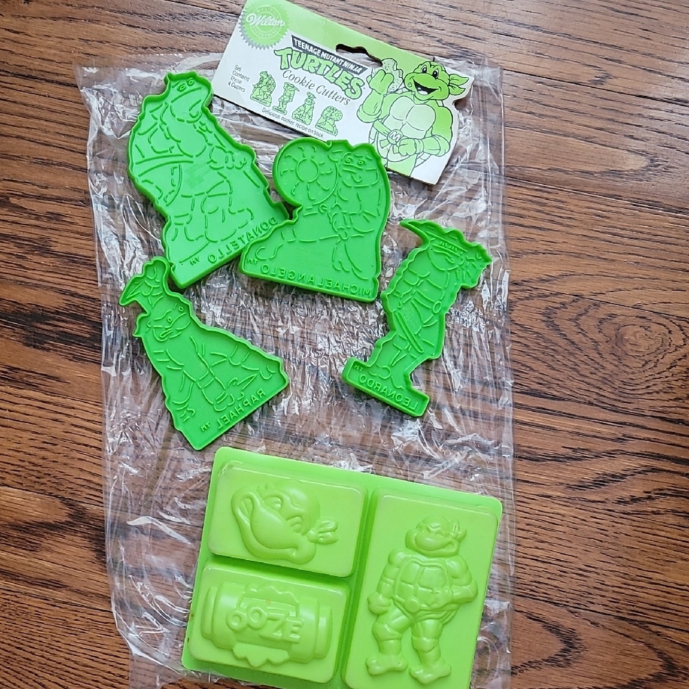 Wilson Green Character Cookie Cutters